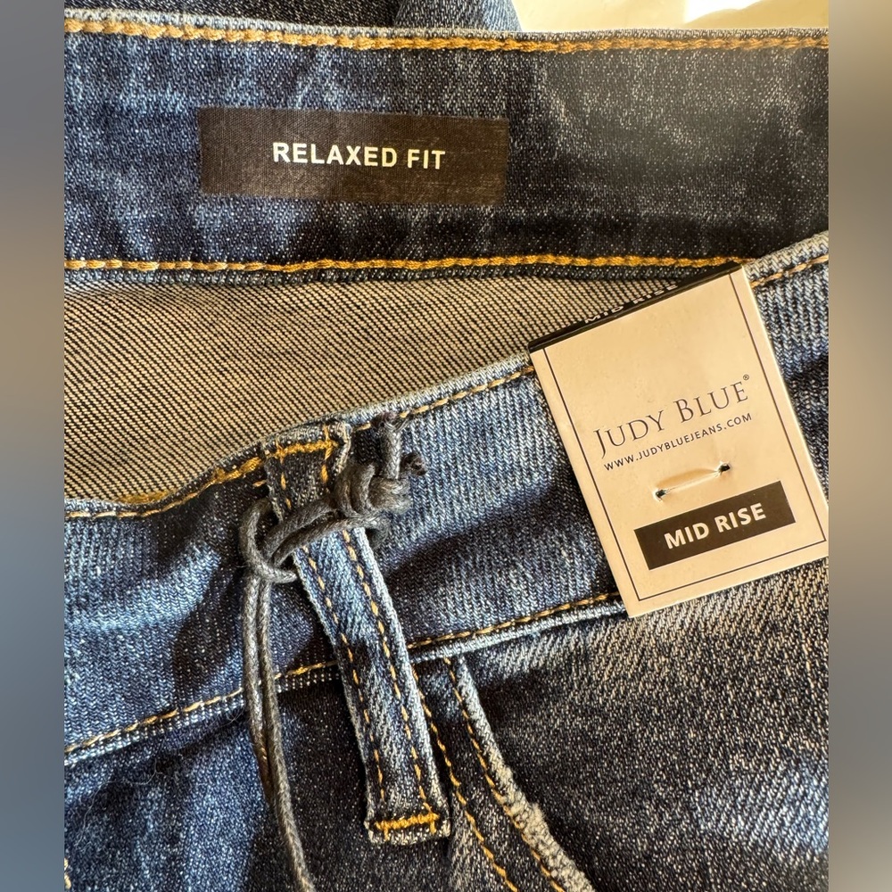Judy Blue Ankle Cropped Distressed Blue Jeans New With Tags Size 15/32 Med Blue - Picture 5 of 15